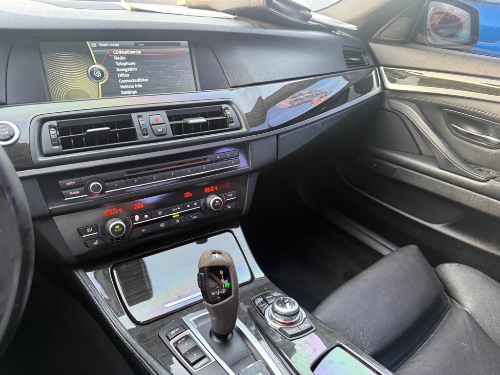 2011 BMW 5 Series Image 30
