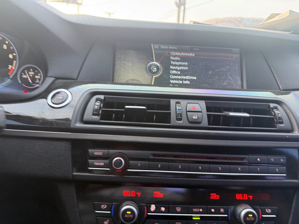 2011 BMW 5 Series Image 31