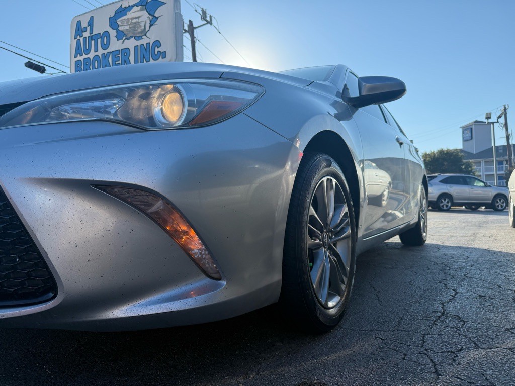 2016 Toyota Camry Image 1