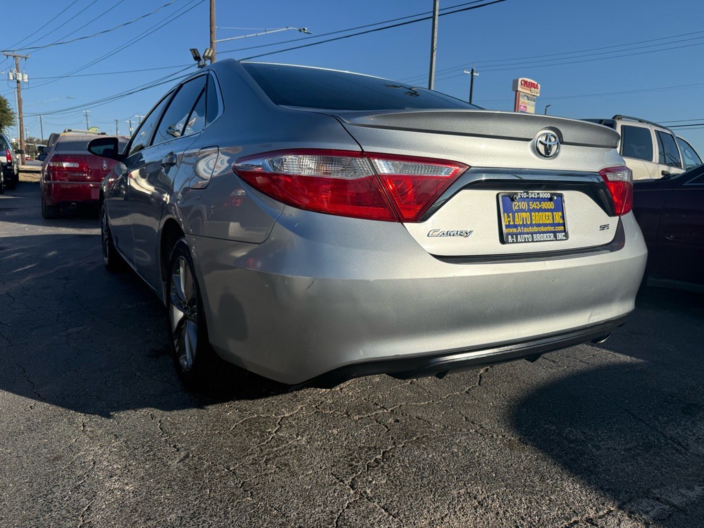 2016 Toyota Camry Image 2