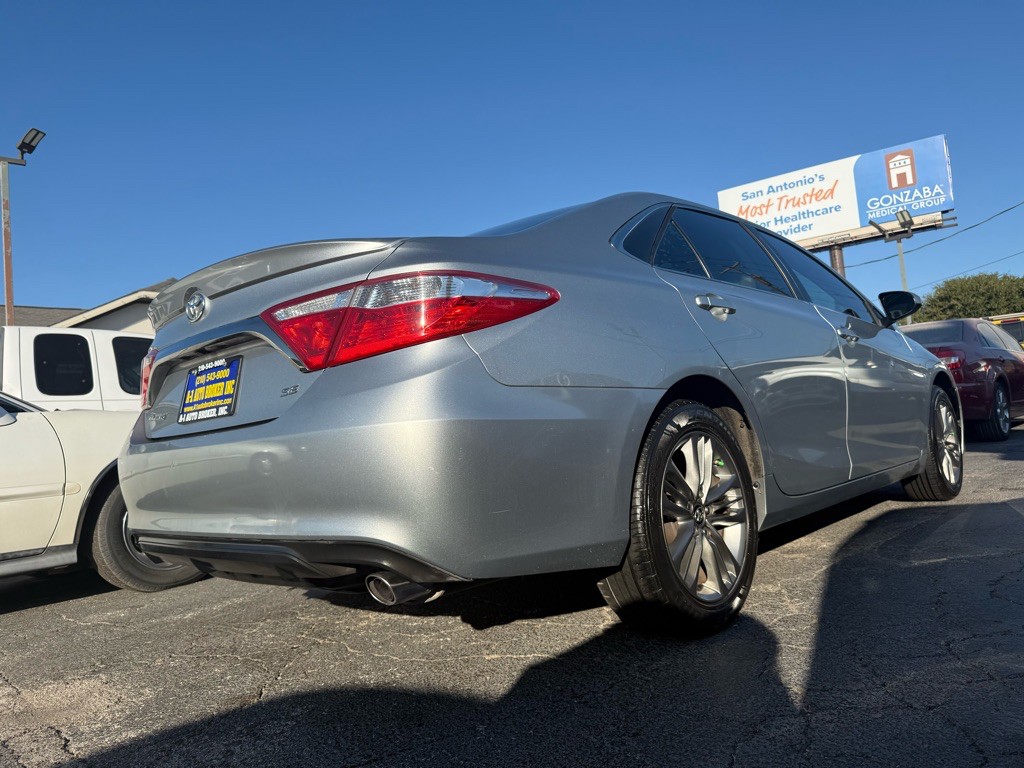 2016 Toyota Camry Image 4