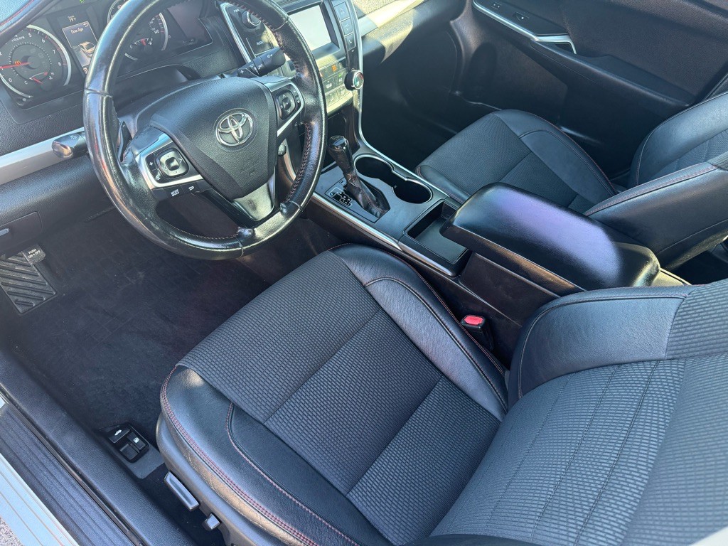 2016 Toyota Camry Image 7