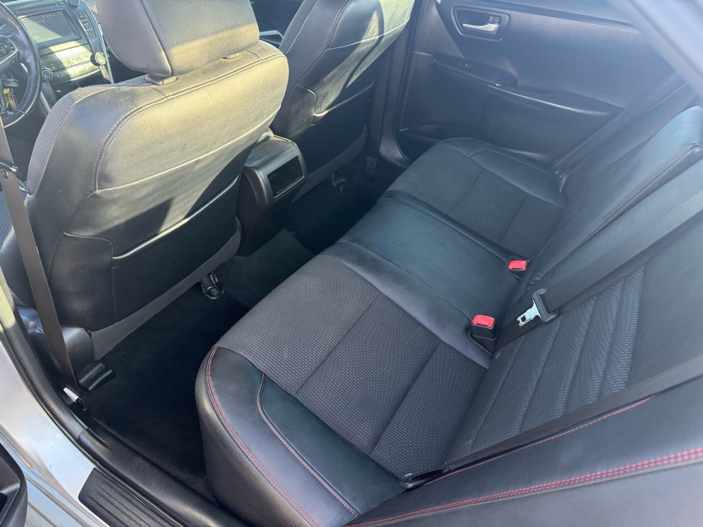 2016 Toyota Camry Image 9
