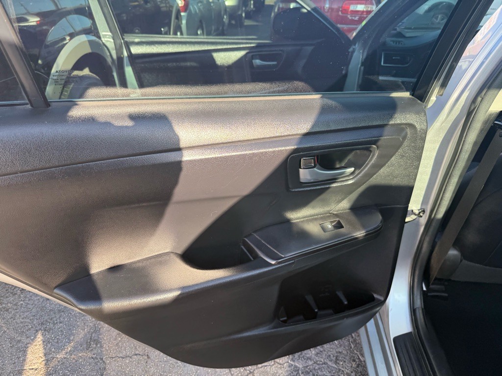 2016 Toyota Camry Image 11
