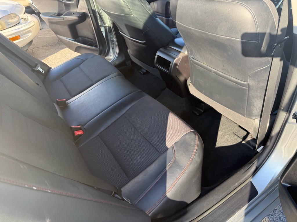 2016 Toyota Camry Image 13
