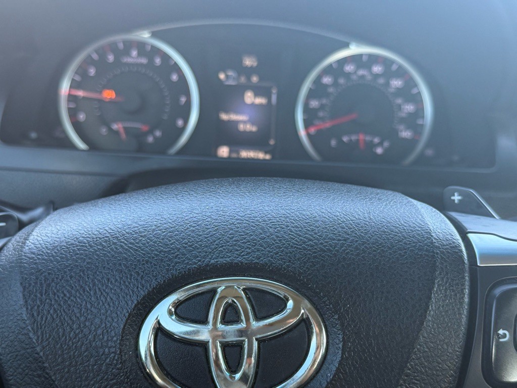 2016 Toyota Camry Image 25