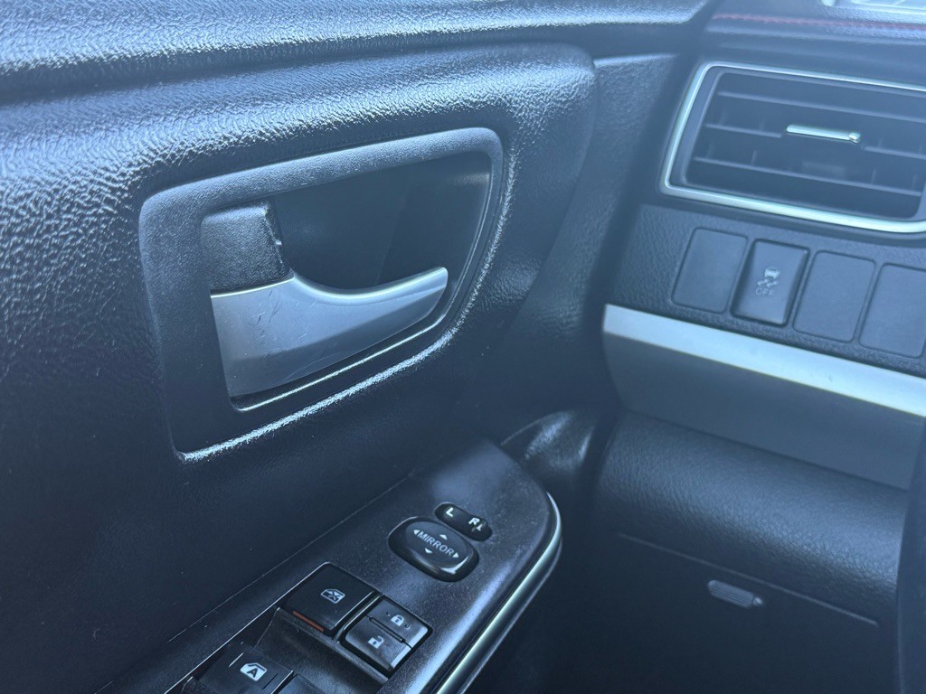 2016 Toyota Camry Image 30