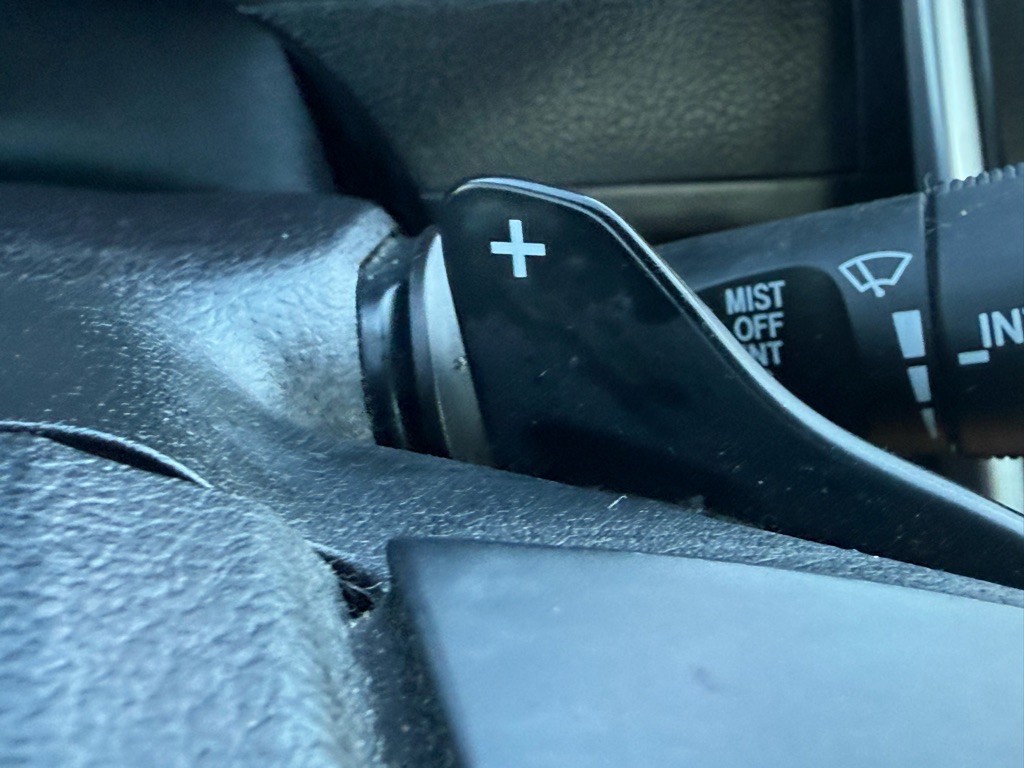 2016 Toyota Camry Image 32