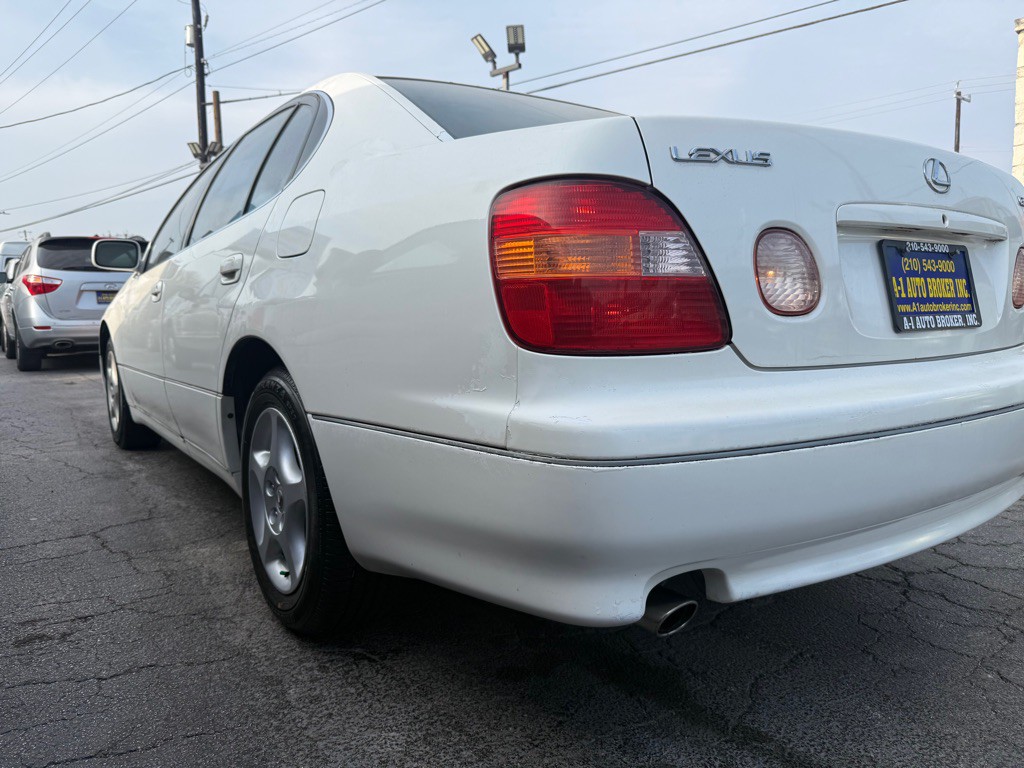 1999 Lexus GS Image 2