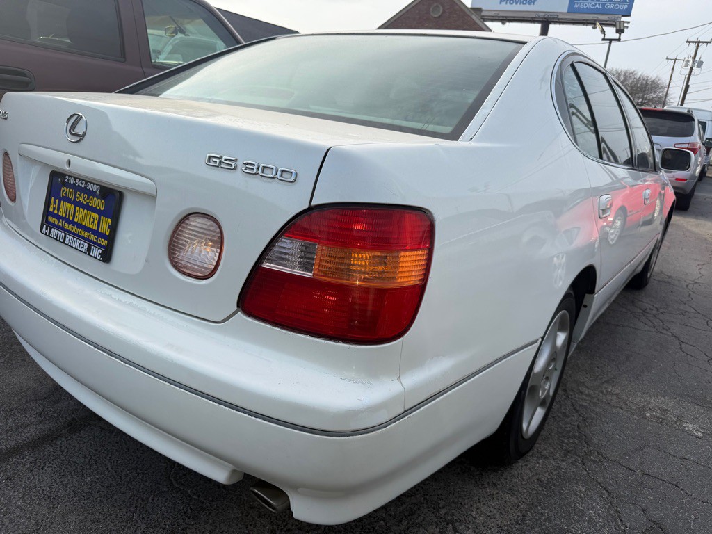 1999 Lexus GS Image 4