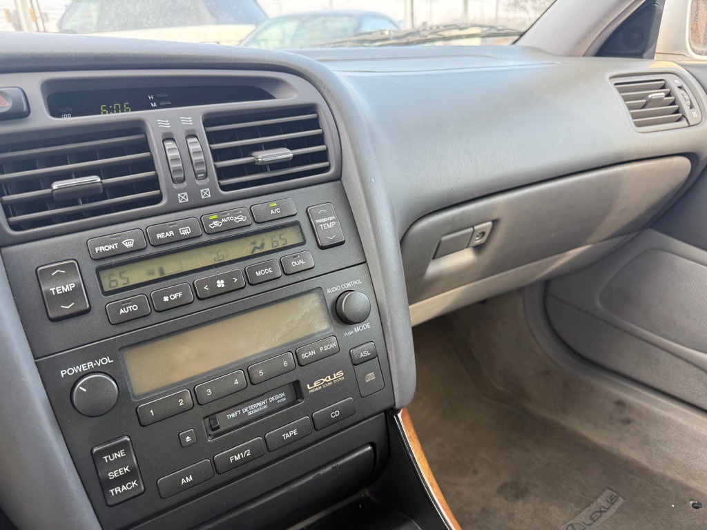 1999 Lexus GS Image 25