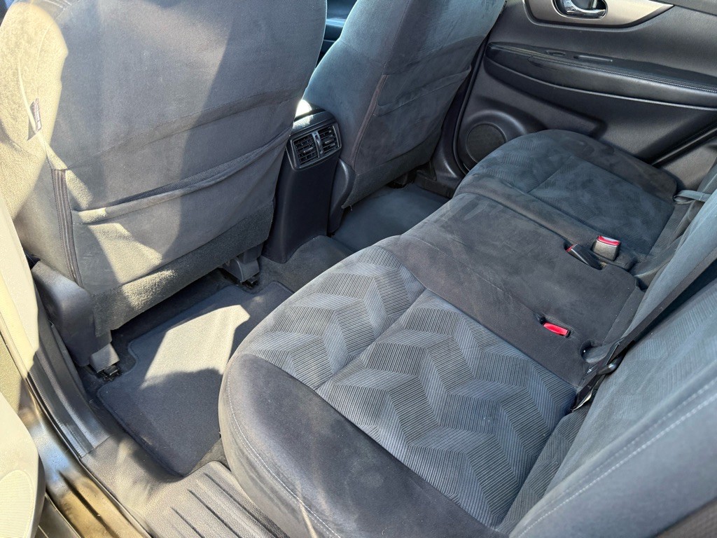 2015 Nissan Rogue Image 16