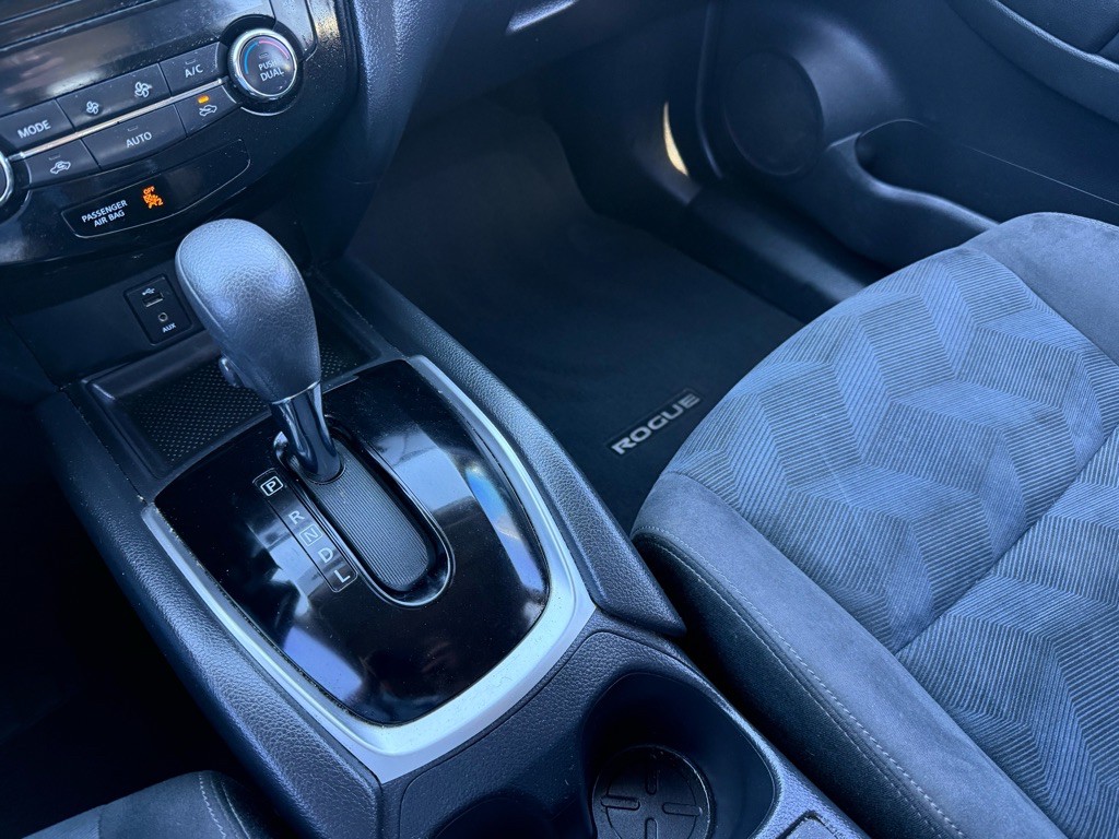 2015 Nissan Rogue Image 34