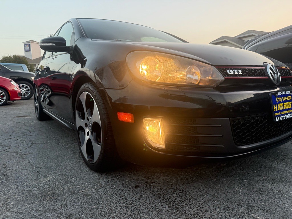 2011 Volkswagen GTI Image 5