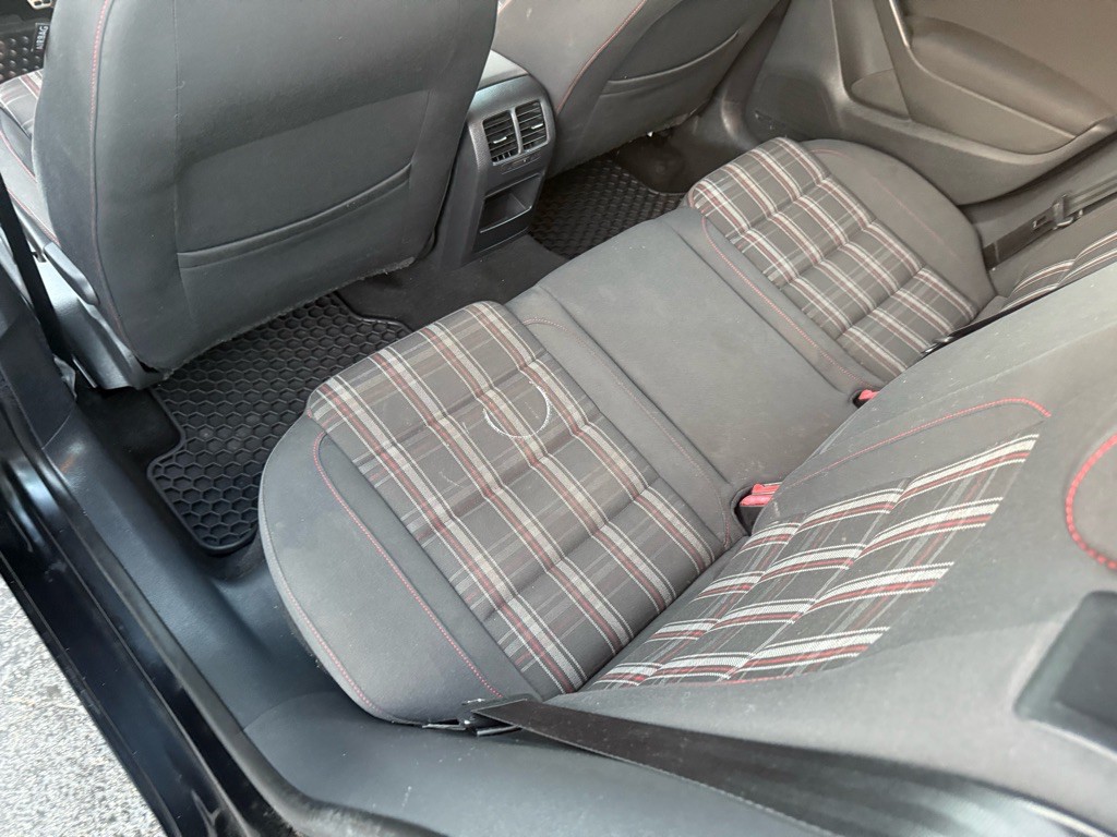 2011 Volkswagen GTI Image 14