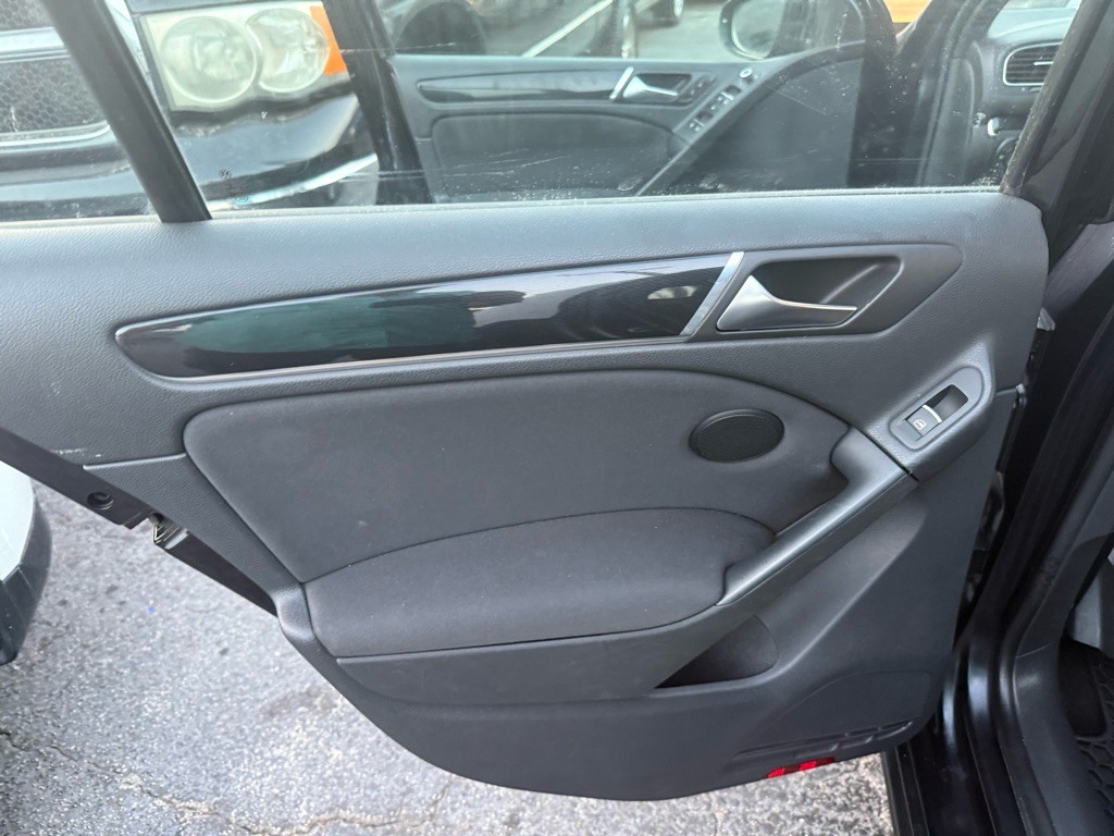 2011 Volkswagen GTI Image 15