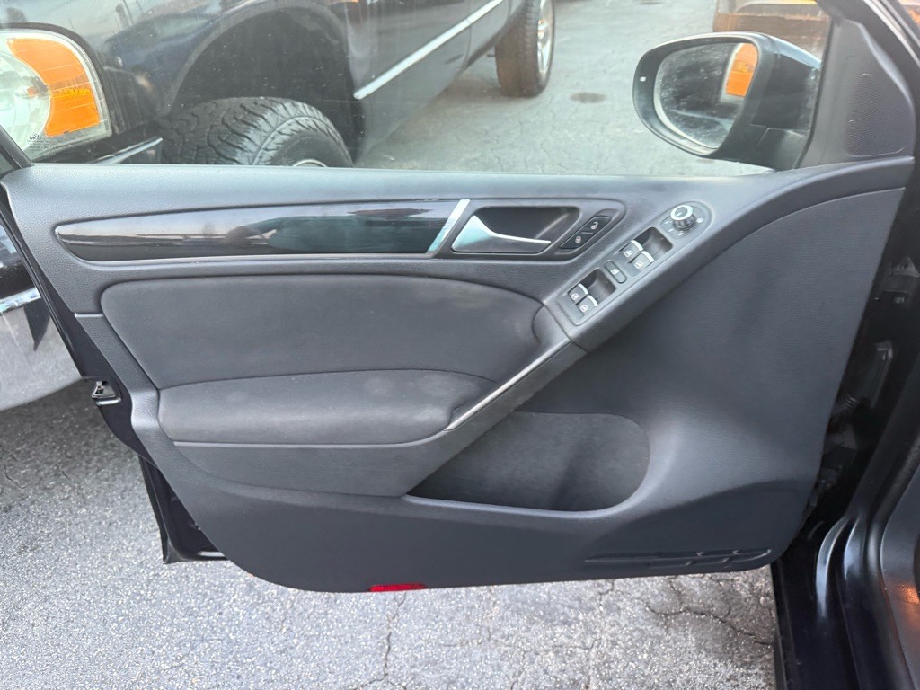 2011 Volkswagen GTI Image 16