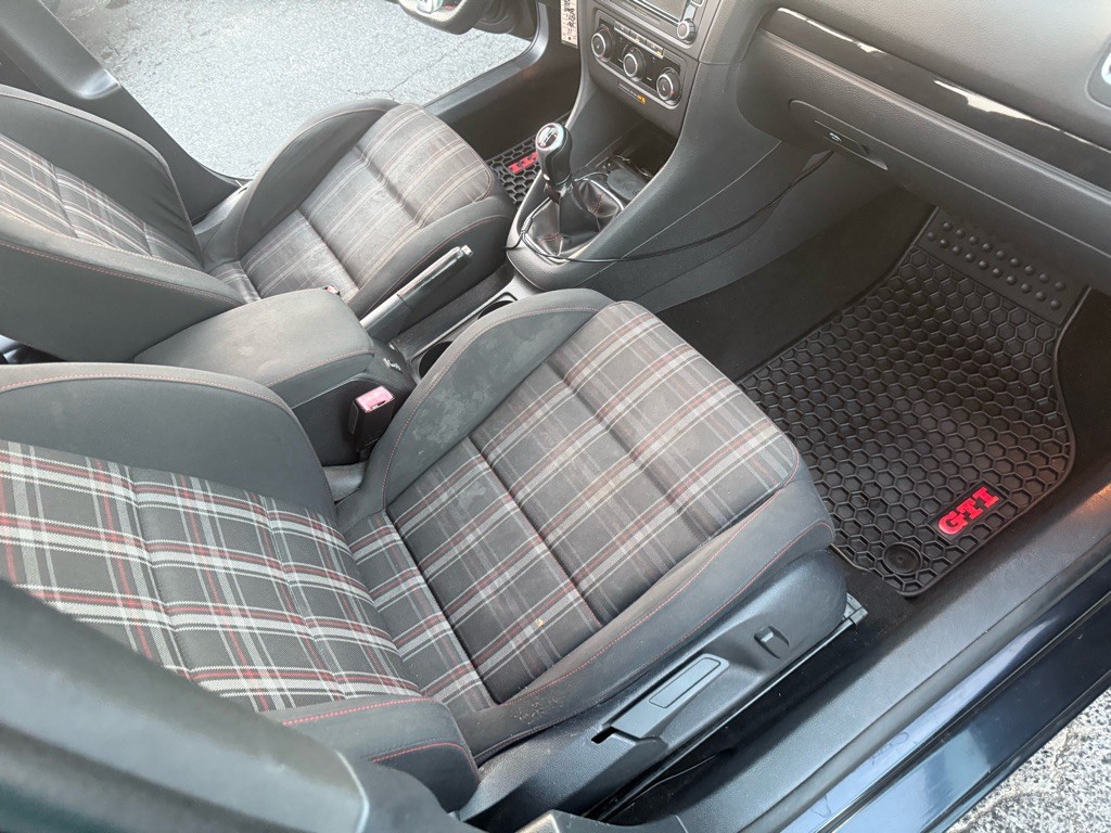 2011 Volkswagen GTI Image 18