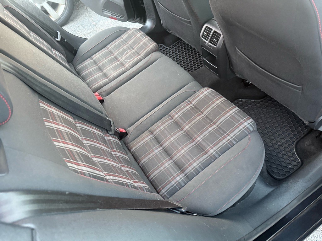 2011 Volkswagen GTI Image 19