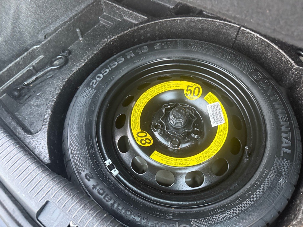 2011 Volkswagen GTI Image 21