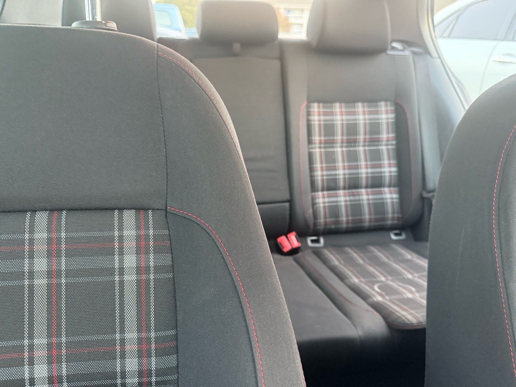 2011 Volkswagen GTI Image 22