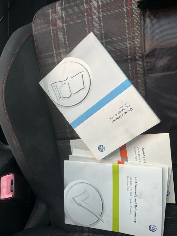 2011 Volkswagen GTI Image 24