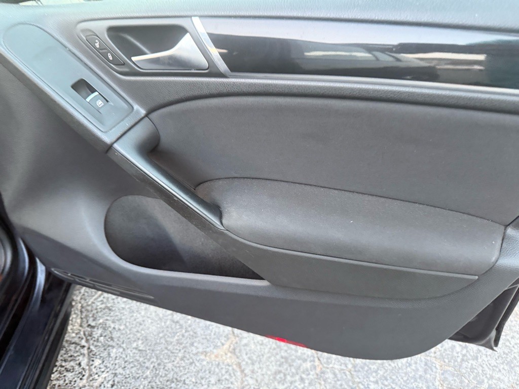 2011 Volkswagen GTI Image 29