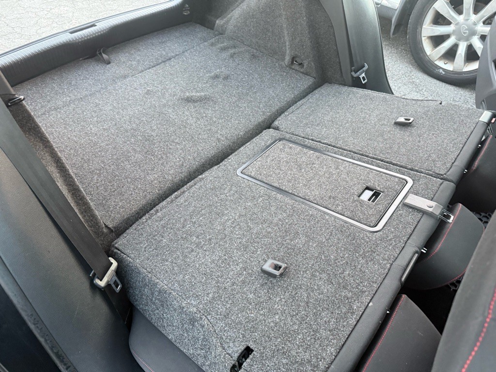 2011 Volkswagen GTI Image 32