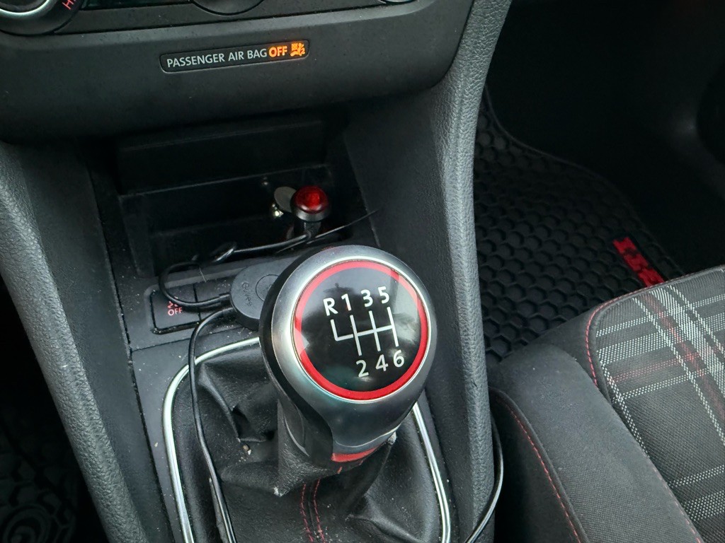 2011 Volkswagen GTI Image 35