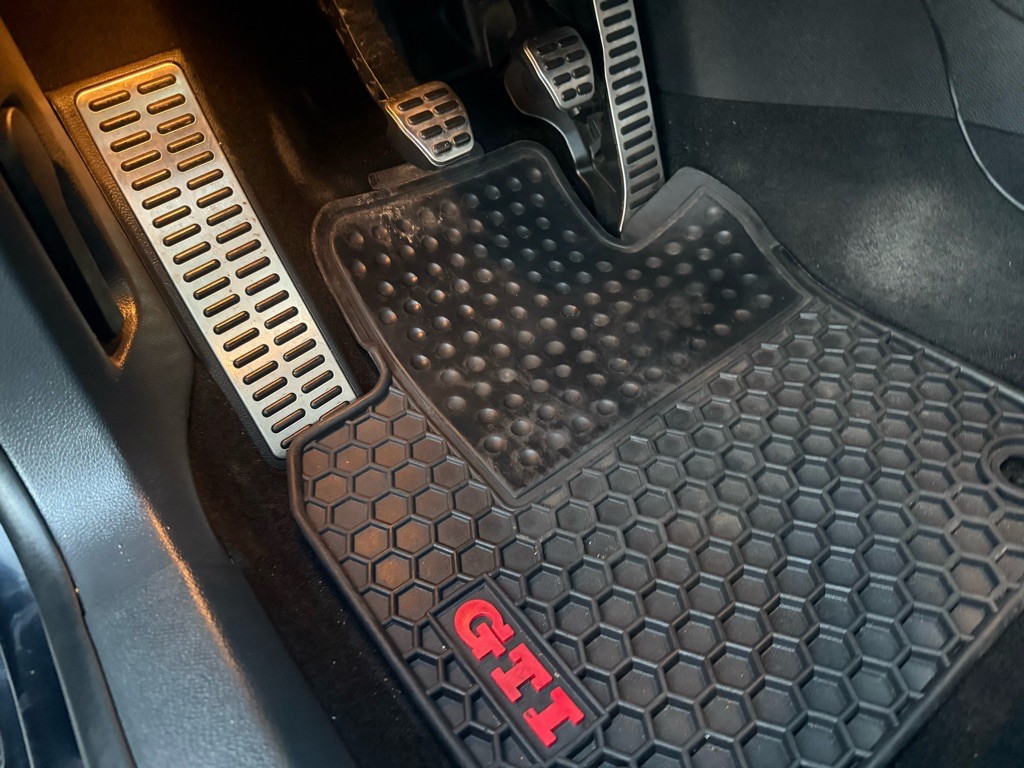 2011 Volkswagen GTI Image 36