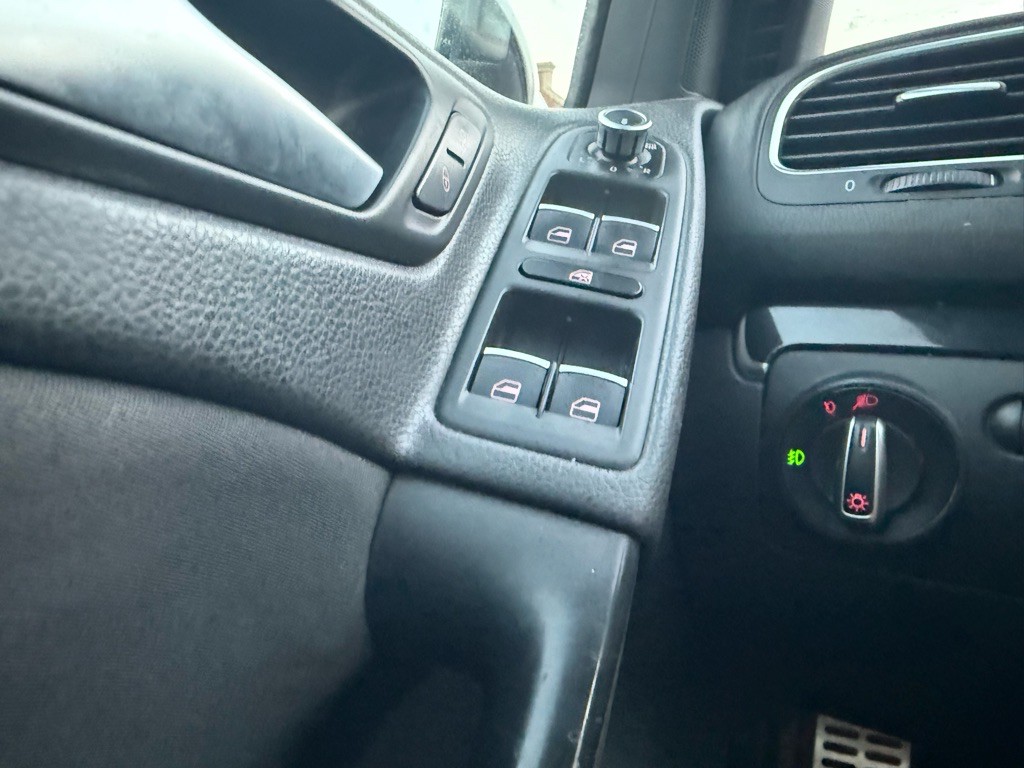 2011 Volkswagen GTI Image 42