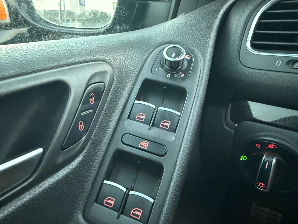 2011 Volkswagen GTI Image 50