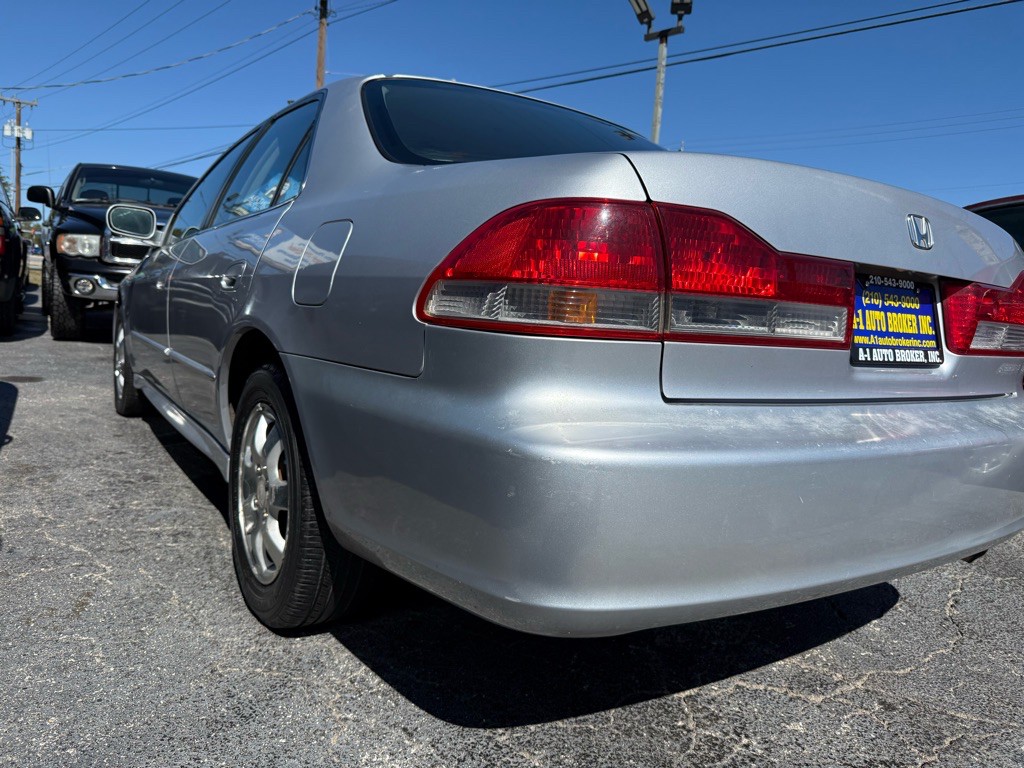 2002 Honda Accord Image 2
