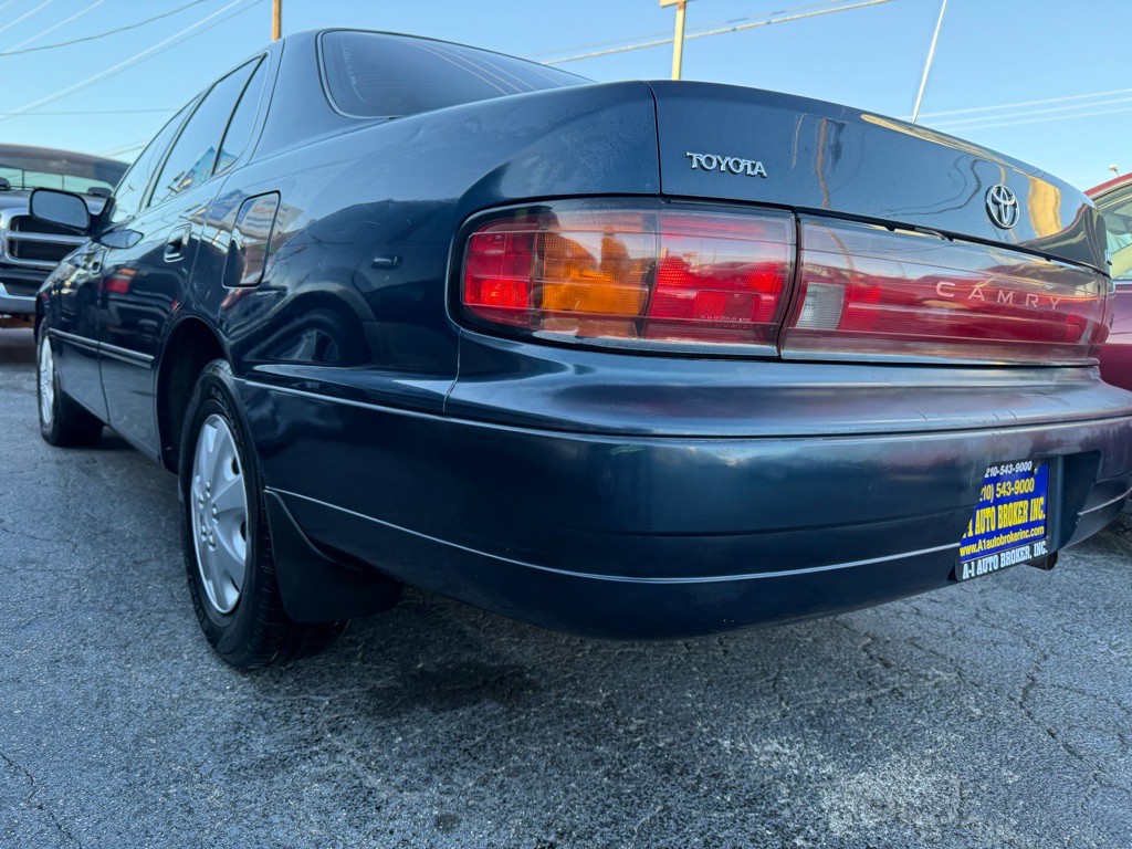 1993 Toyota Camry Image 2