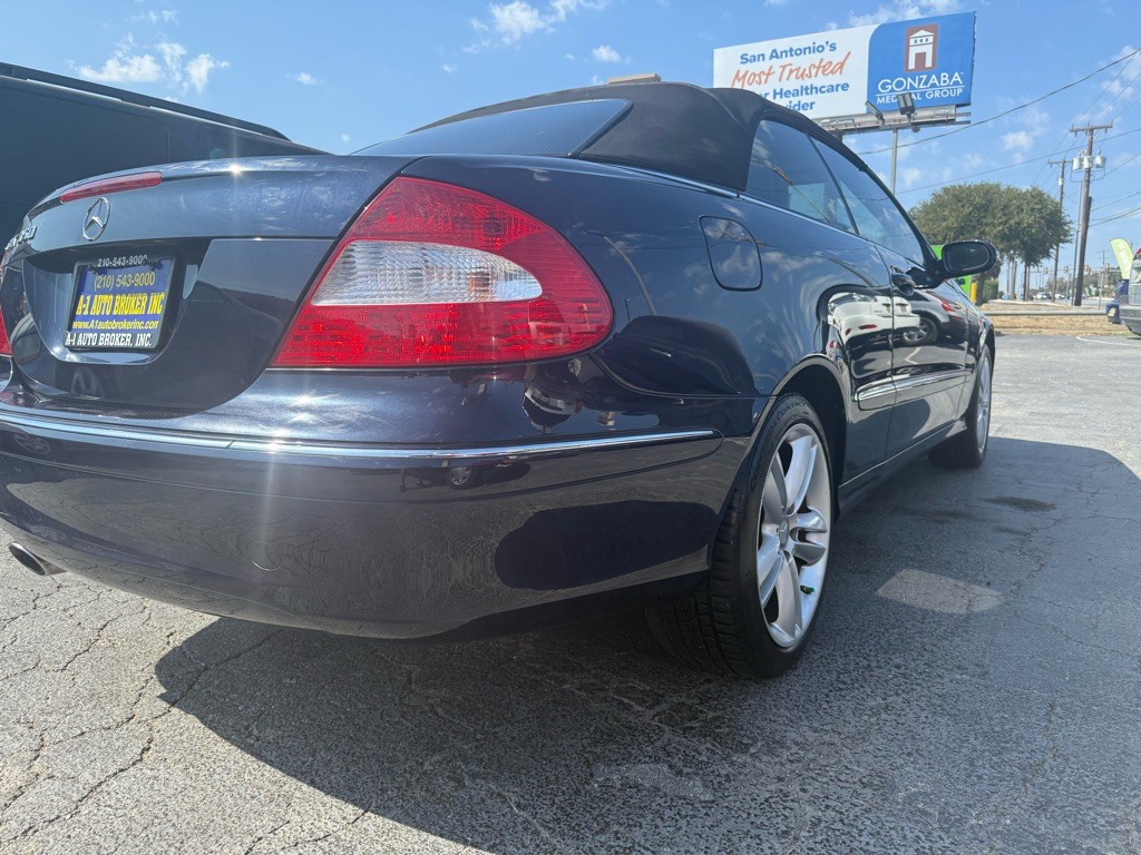 2009 Mercedes-Benz CLK-Class Image 4