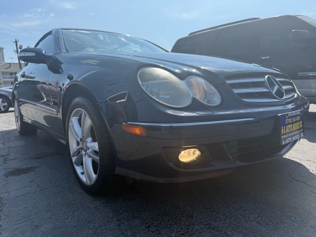 2009 Mercedes-Benz CLK-Class Image 5
