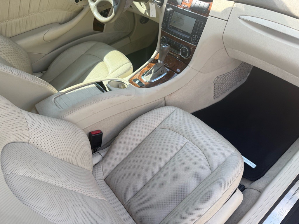 2009 Mercedes-Benz CLK-Class Image 14