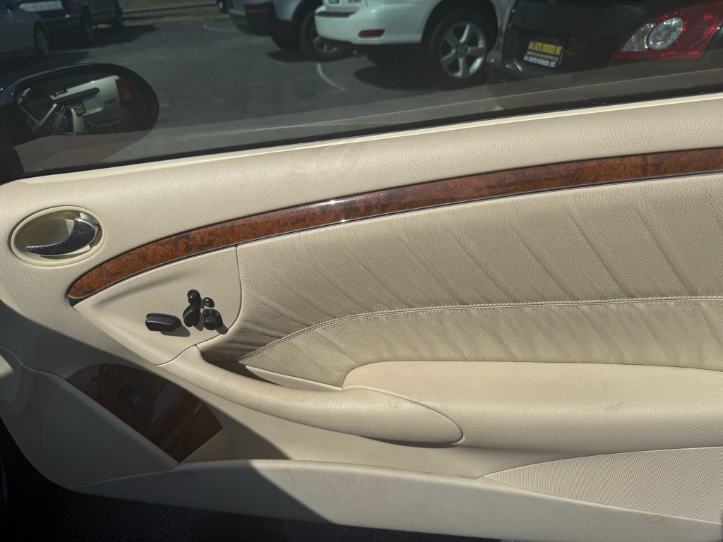 2009 Mercedes-Benz CLK-Class Image 22