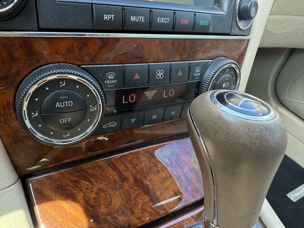 2009 Mercedes-Benz CLK-Class Image 23