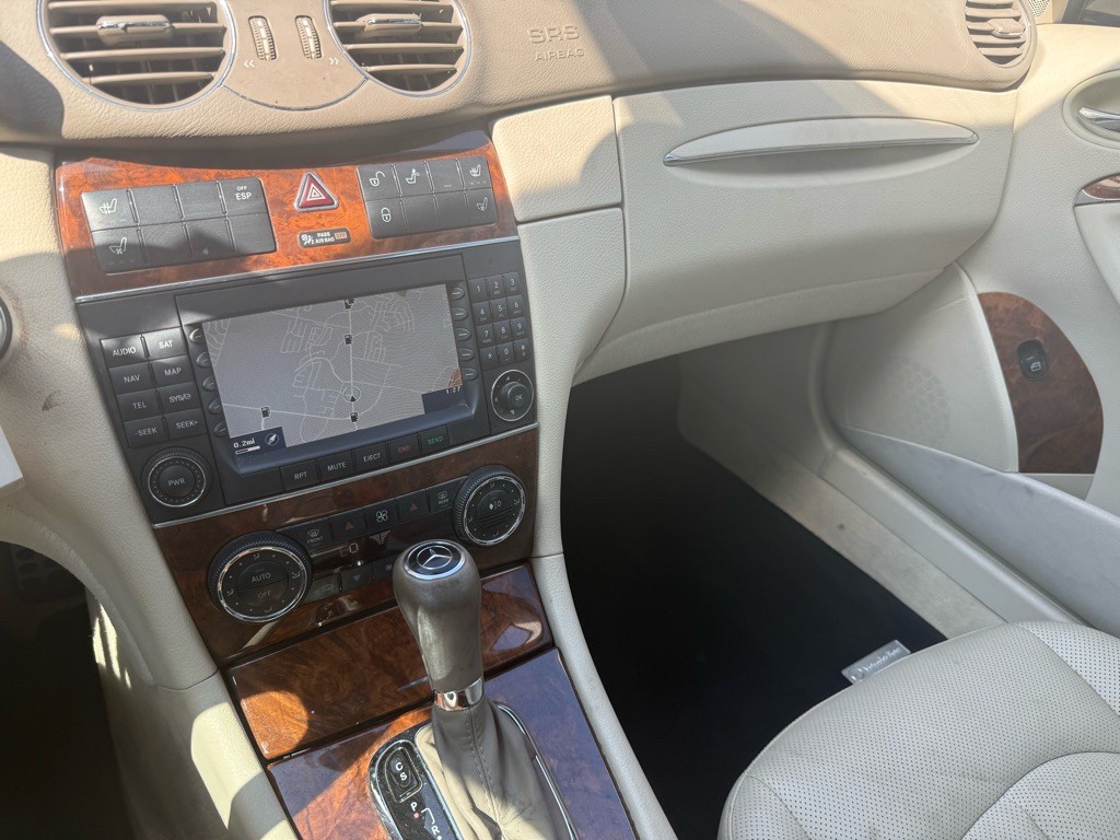 2009 Mercedes-Benz CLK-Class Image 24