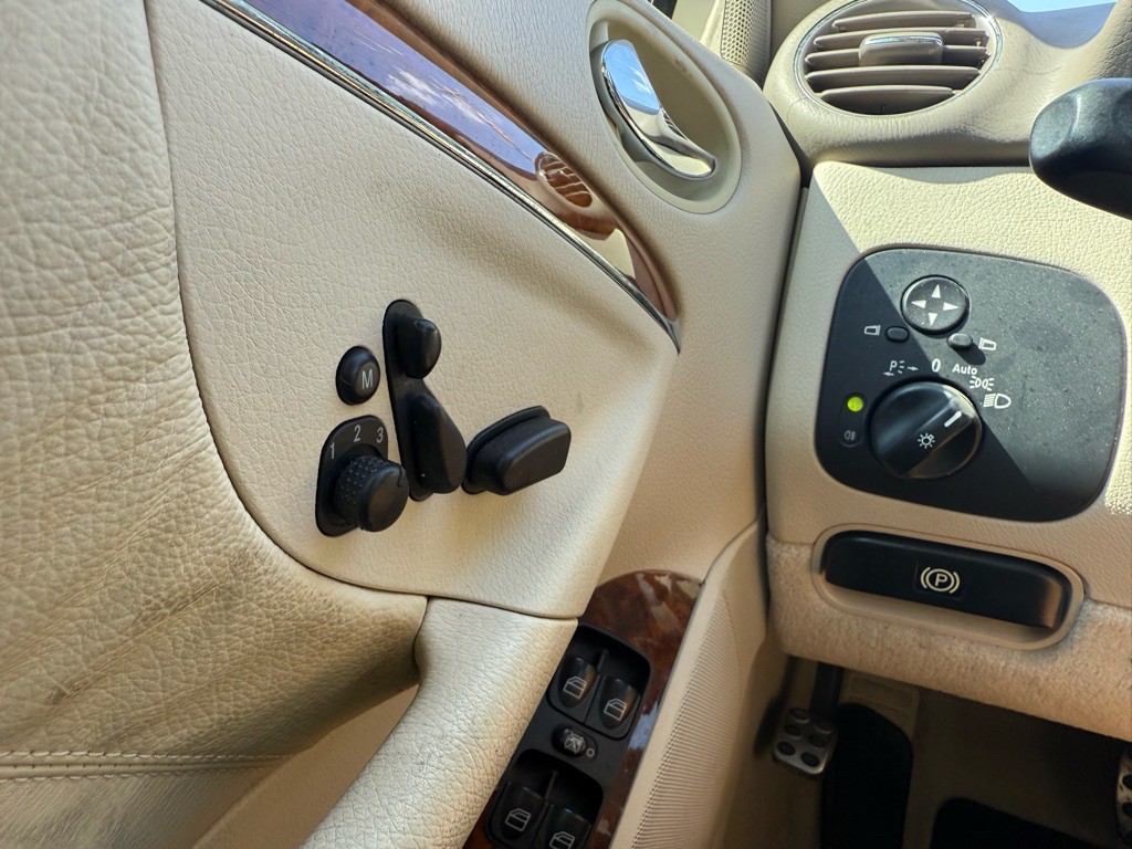 2009 Mercedes-Benz CLK-Class Image 33