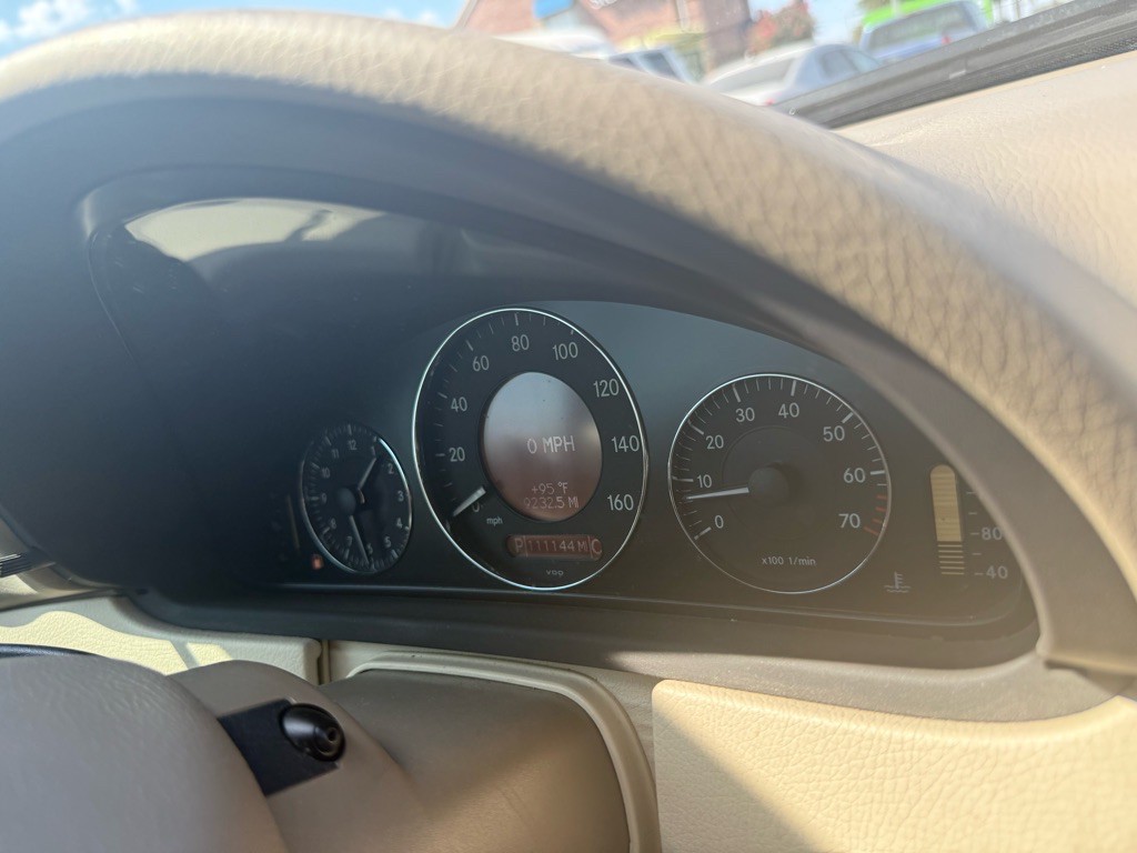 2009 Mercedes-Benz CLK-Class Image 35