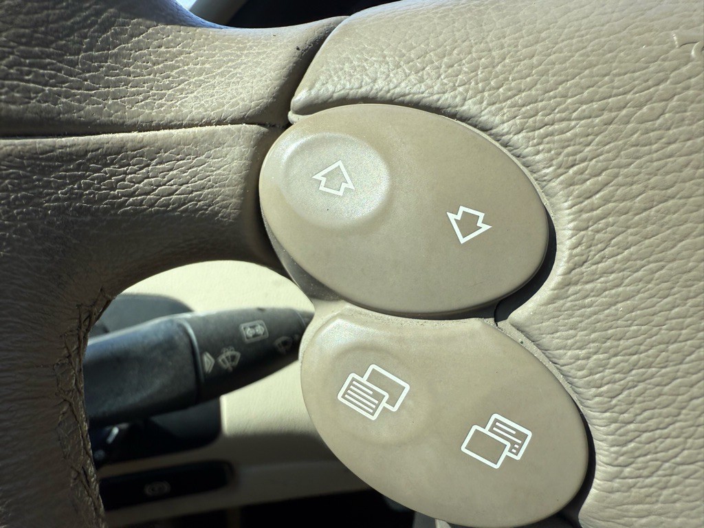 2009 Mercedes-Benz CLK-Class Image 36