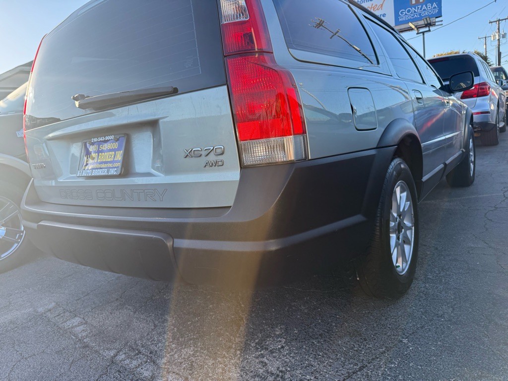 2004 Volvo XC70 Image 4