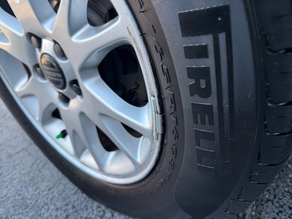 2004 Volvo XC70 Image 9