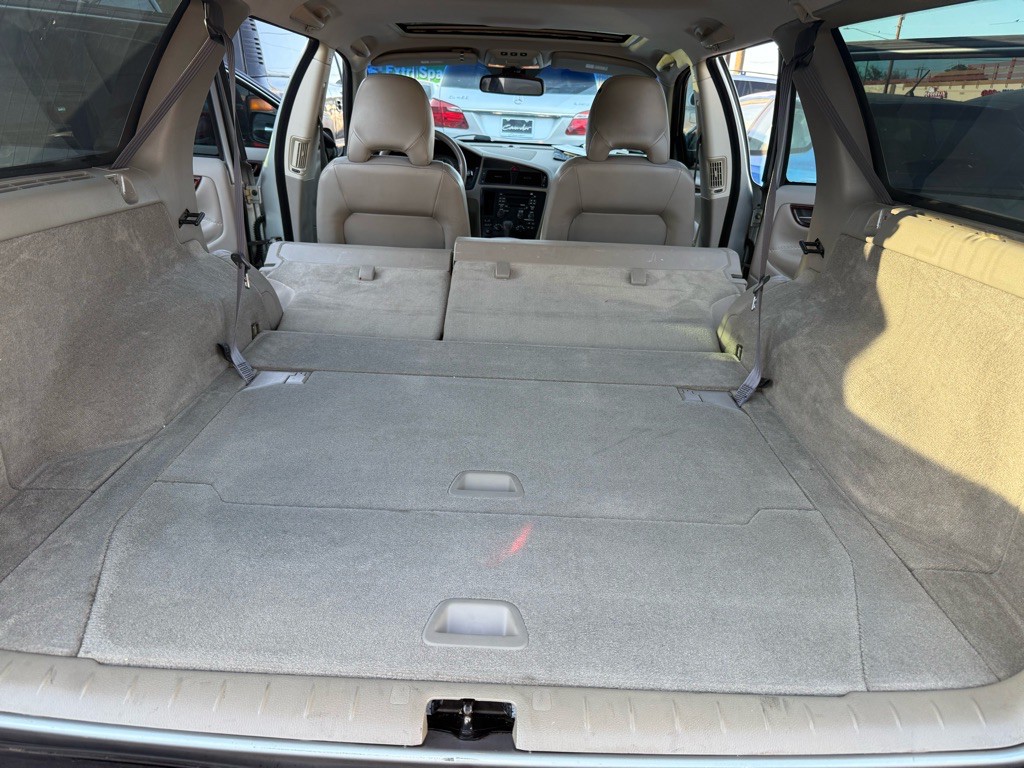 2004 Volvo XC70 Image 10