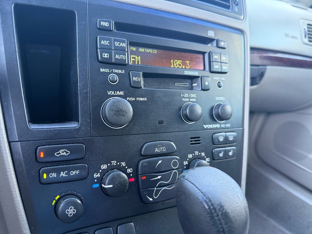 2004 Volvo XC70 Image 23