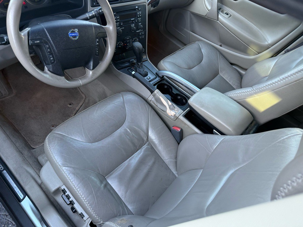 2004 Volvo XC70 Image 40