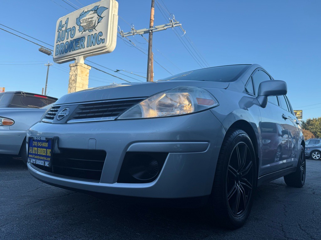 2009 Nissan Versa Image 1