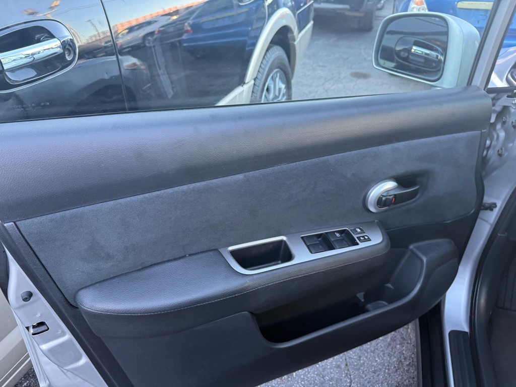 2009 Nissan Versa Image 35